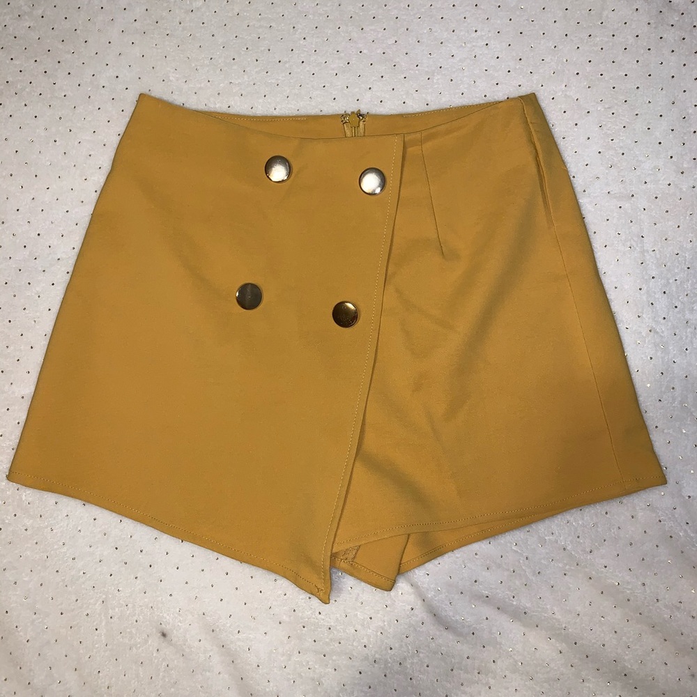 Skort (skirt in the front, shorts in the back)